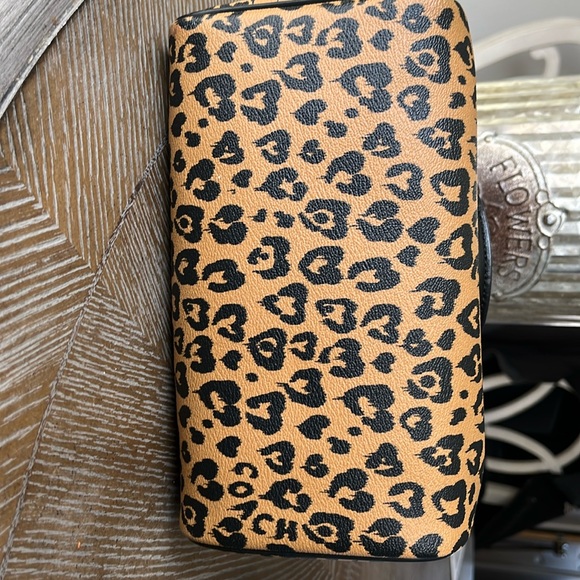 EUC Coach lessors crossbody bag with wallet. - Picture 4 of 14